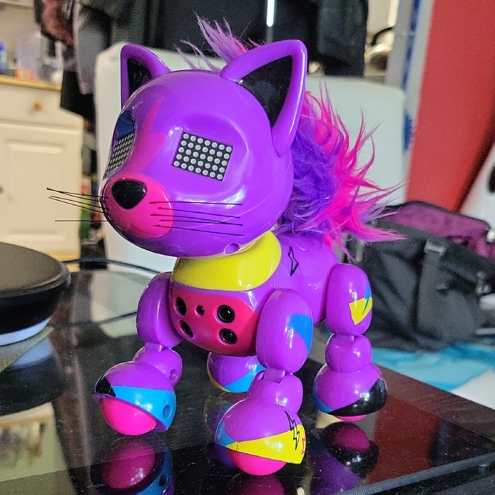 Spinmaster Zoomies 2016 Purple Robotic Cat Toy